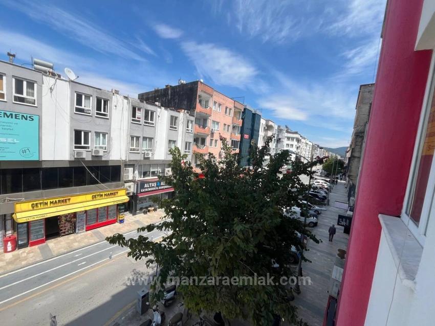 Atatürk Caddesinde Kiralık 1+1 Daire