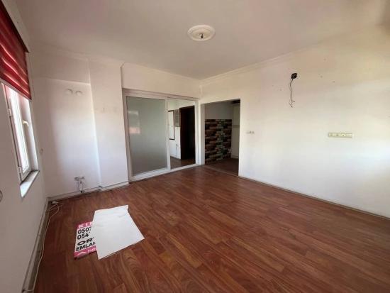 Atatürk Caddesinde Kiralık 1+1 Daire