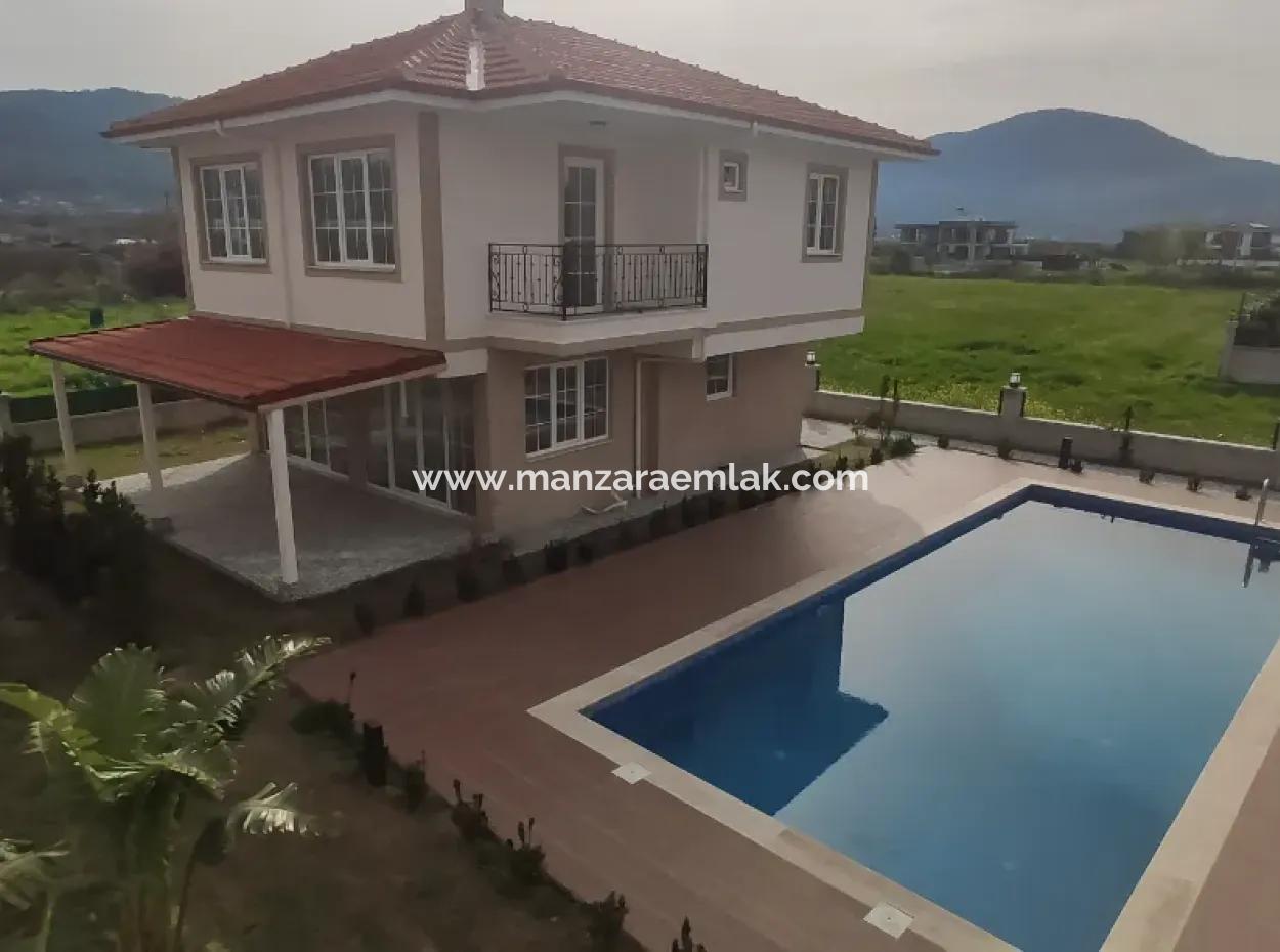 Satılık Havuzlu Site İçinde Dubleks Villa